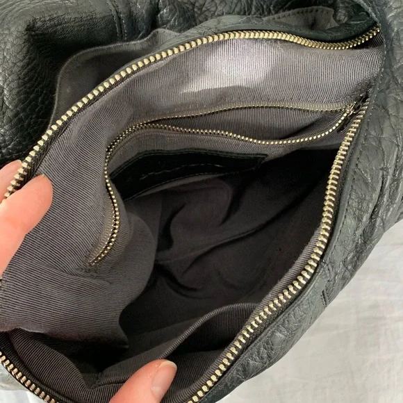 Oliveve Zipper Tote - Picture 4 of 7